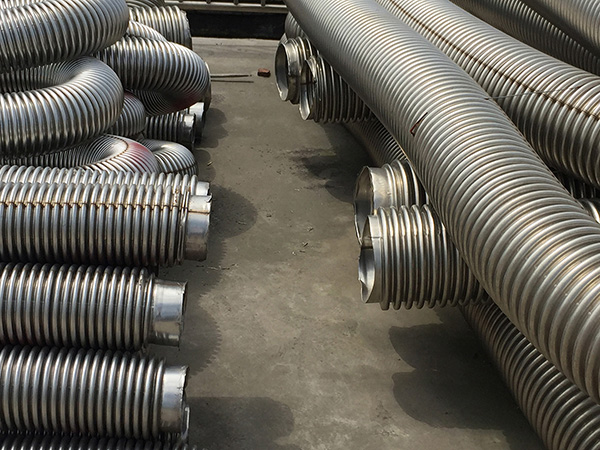 大口径波纹管堆放